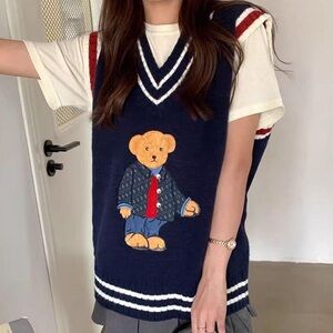Womens Sleeveless Pullover Vest Embroidered Cartoon Bear | Size S Good Condition